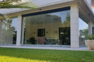 Cortinas de cristal, cerramientos acristalados y panelados en Almería