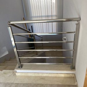 Escaleras y barandas. Ventanas de aluminio y PVC en Almeria