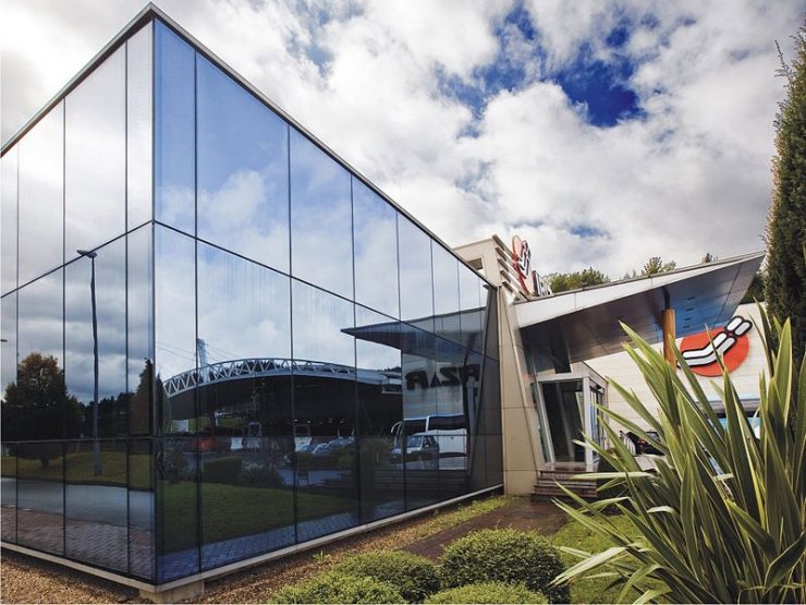 Fachadas e imagen exterior para empresas en Almeria. Aluminio y PVC