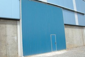 Puertas industriales para empresas en Almeria. Aluminio y PVC 6