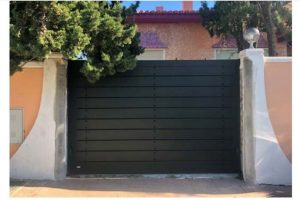 Vallas perimetrales, puertas y cancelas. Ventanas de aluminio y PVC en Almeria
